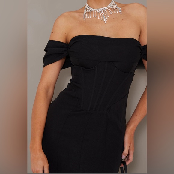 PrettyLittleThing Black Off-Shoulder Maxi Dress - Picture 2 of 8